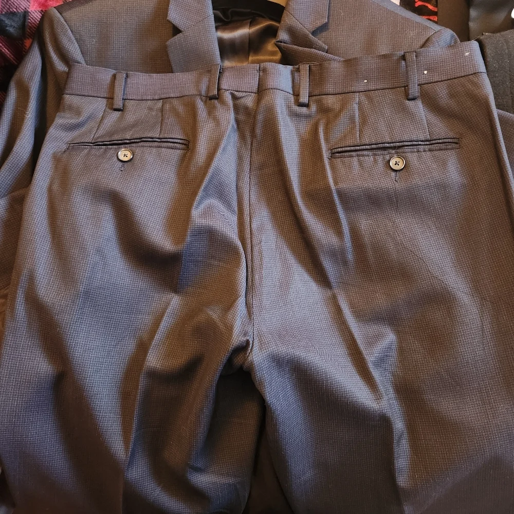 Dkny Men's Blue Check 100% Wool Suit Size 42S EUC - Picture 8 of 10